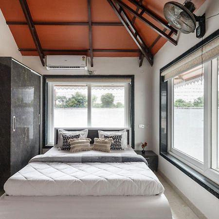 Aqua Lagoon Villa By Secret Turtle Pvt Pool Private Lawn Secunderabad Luaran gambar