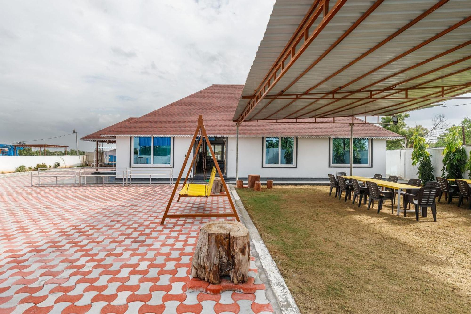 Aqua Lagoon Villa By Secret Turtle Pvt Pool Private Lawn Secunderabad Luaran gambar