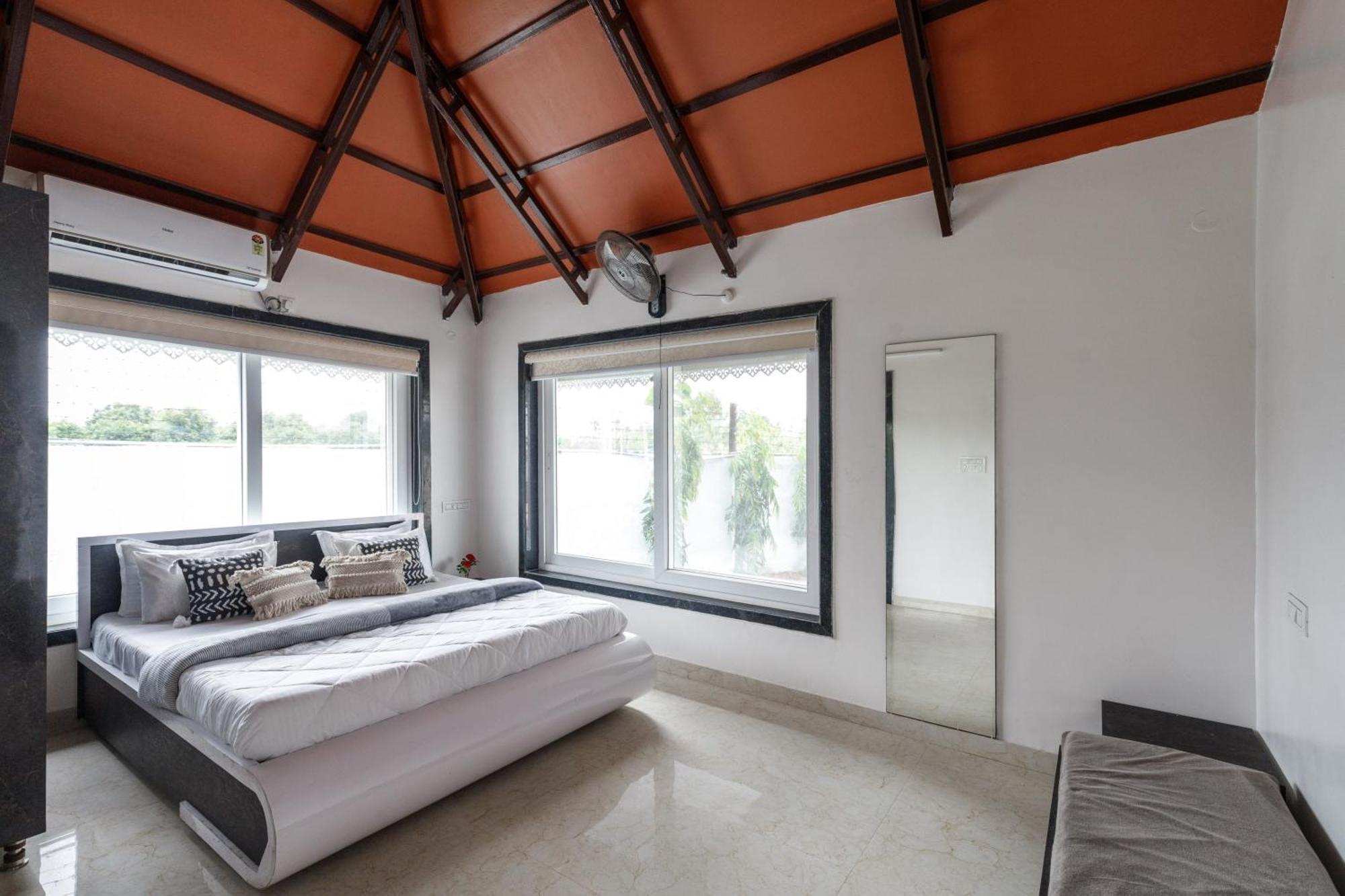 Aqua Lagoon Villa By Secret Turtle Pvt Pool Private Lawn Secunderabad Luaran gambar
